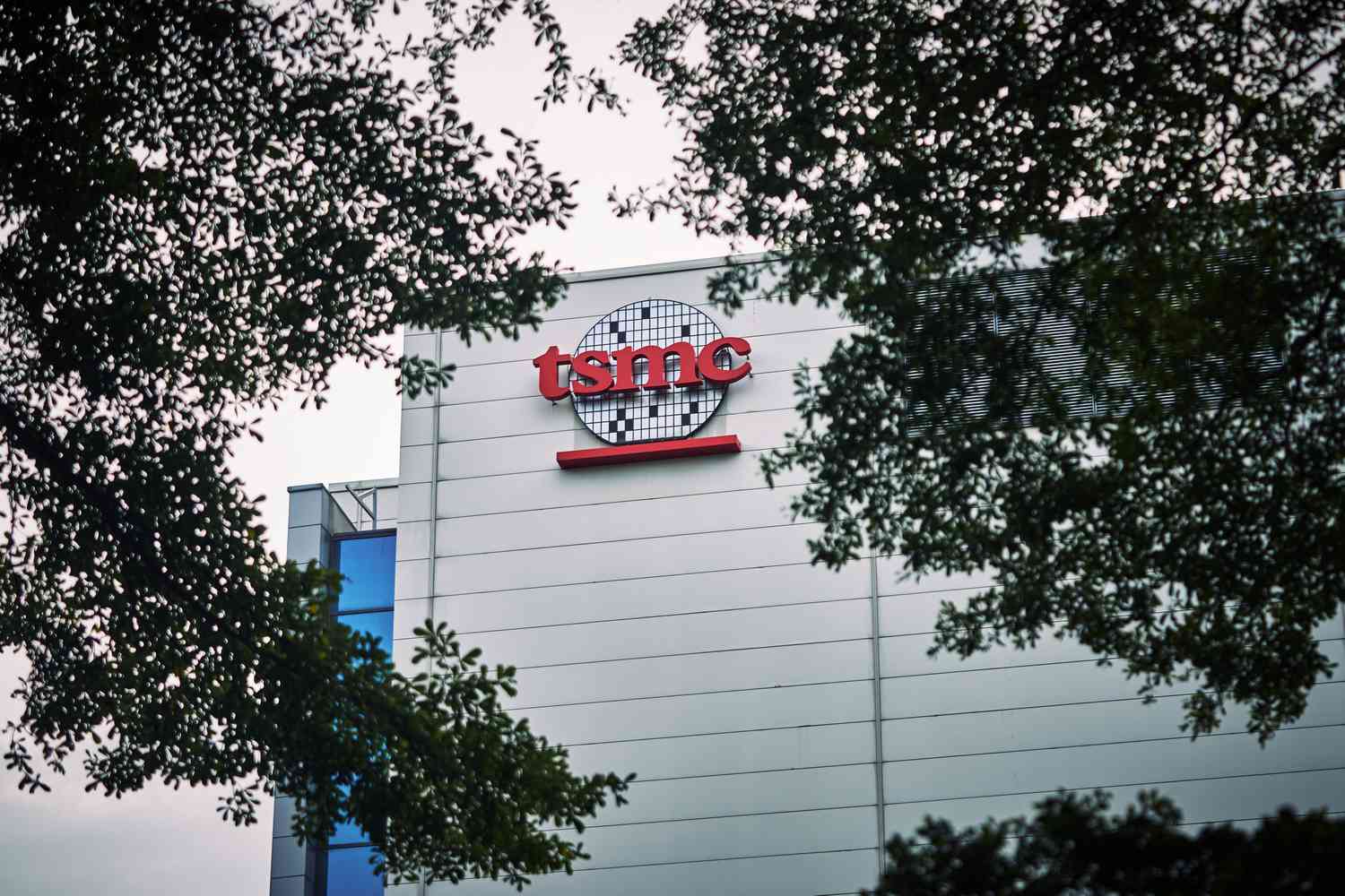 TSMC Reports 40% Revenue Surge Amid Strong AI Chip Demand