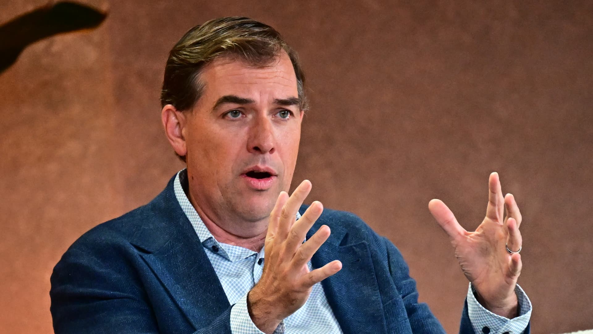 Amazon Web Services CEO Emphasizes Critical Thinking as Key Skill in AI Era
