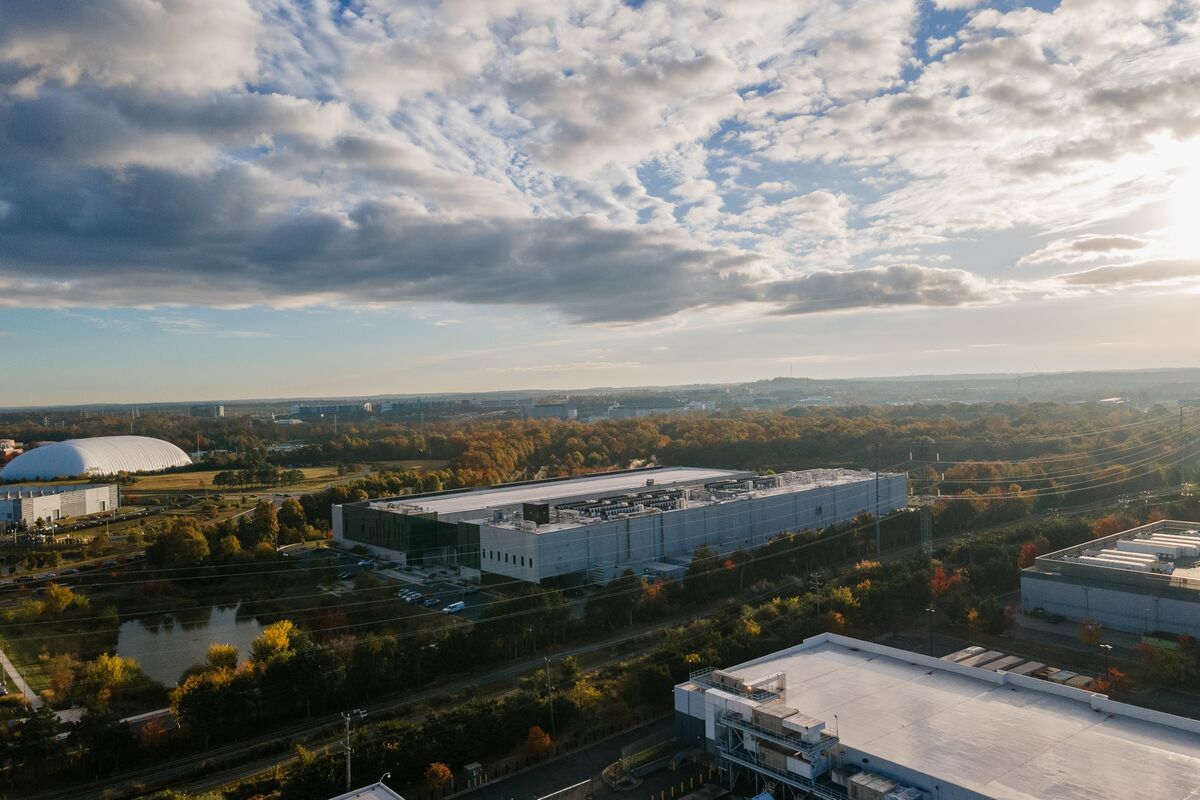 Data Center Leases Hit 700B as AI Drives Growth