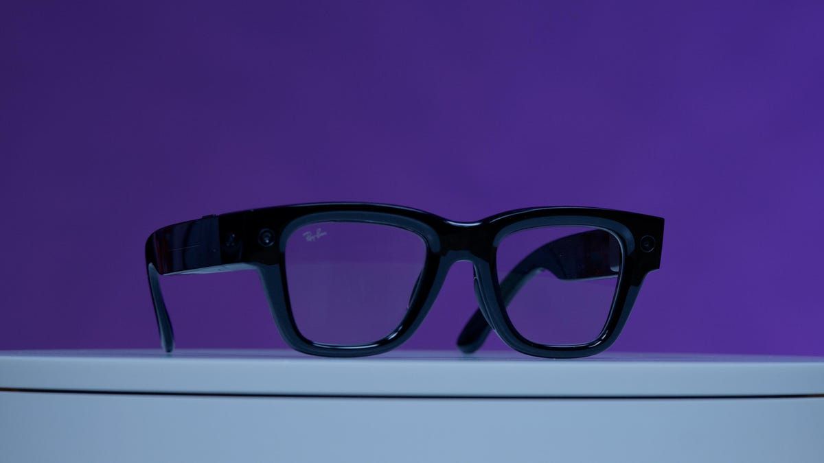 Apple Smart Glasses: 4 Frame Designs, AI & Privacy